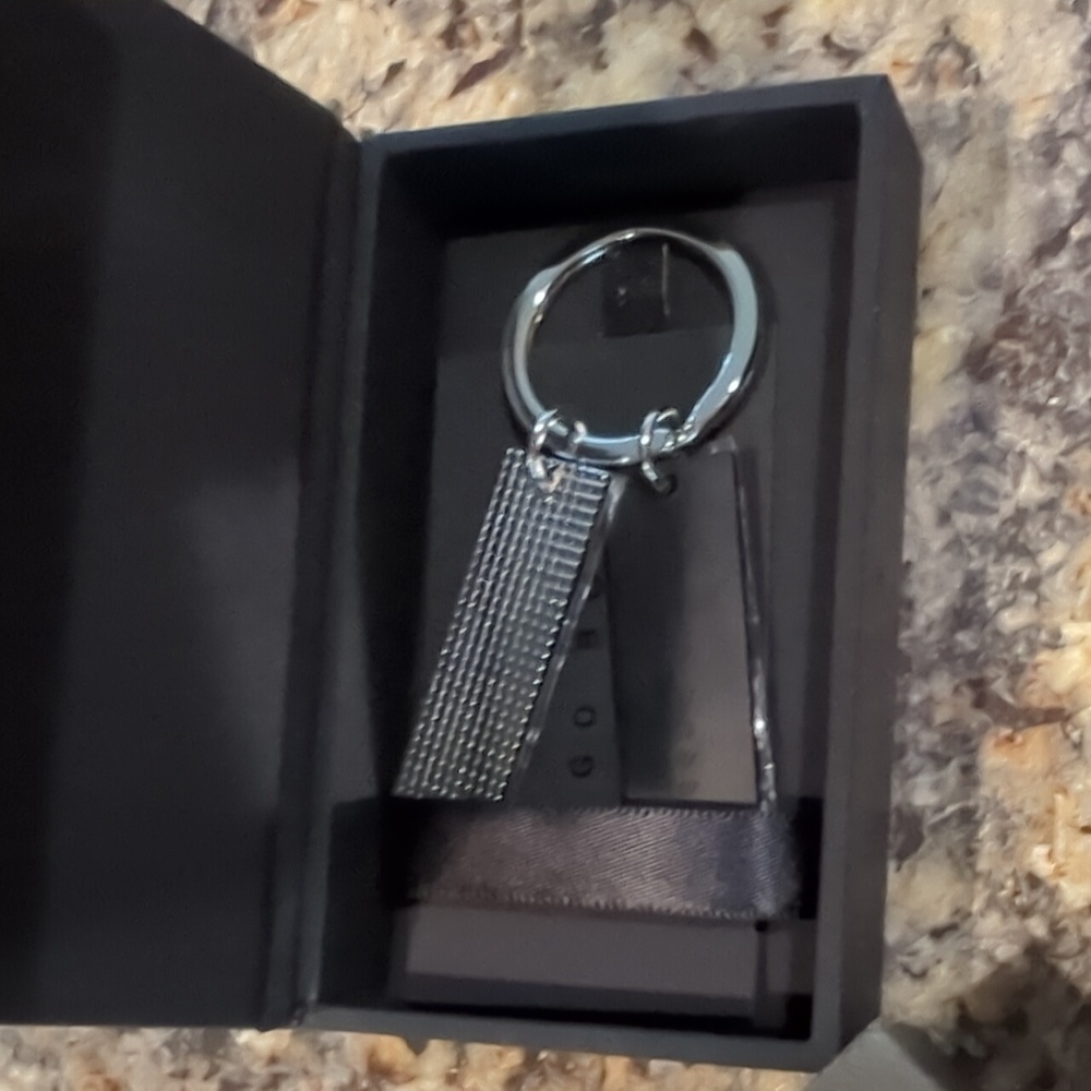 Hugo Boss key chain - Picture 2 of 3